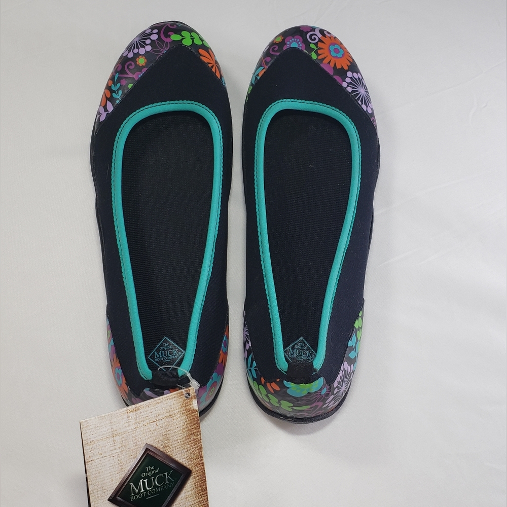 NWT Women's Muck Slip on Shoes